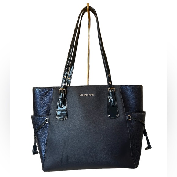 Handbags - Michael Kors Voyager Leather Tote, Navy